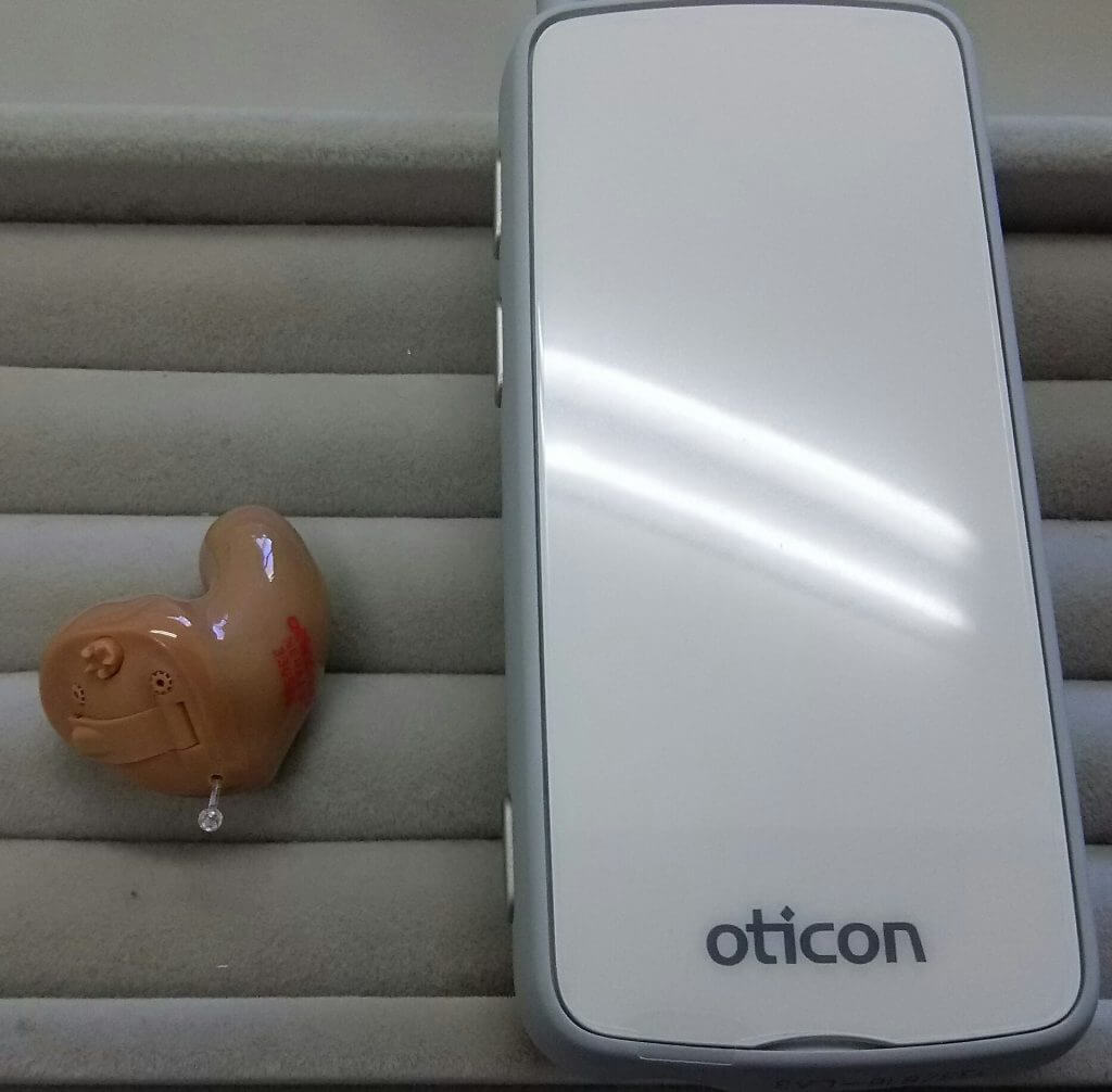 【40代若い方の為の補聴器選び方】オーテイコン社の補聴器関連機器リモコン ストリーマープロ