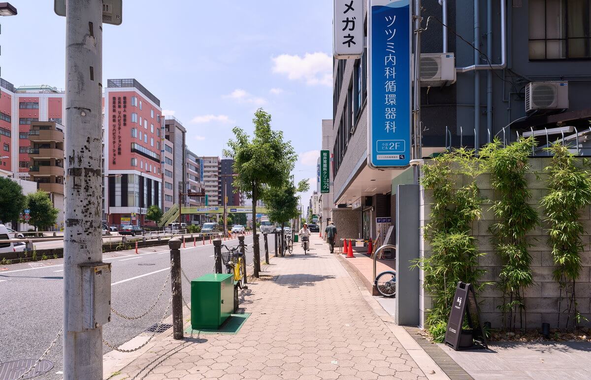 ビル前1